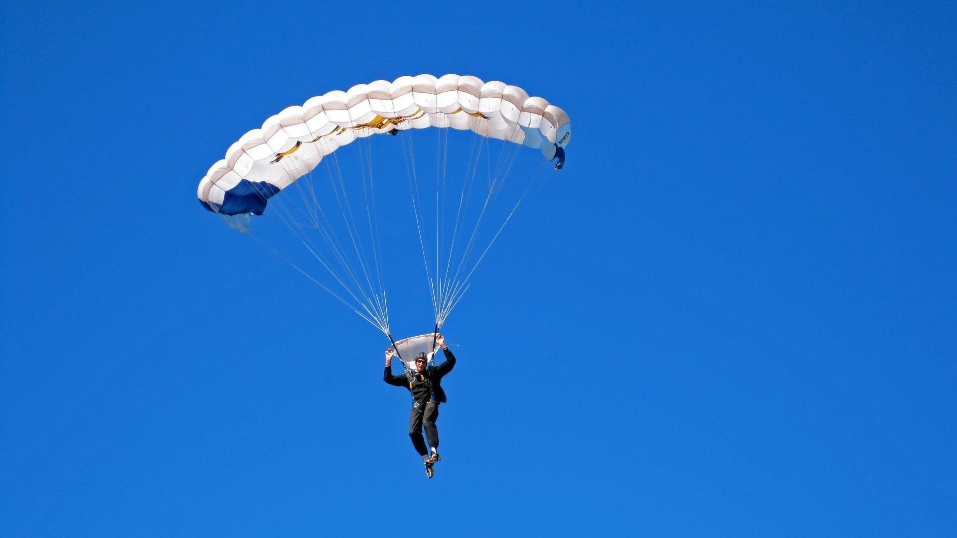 范德芬长途奔袭世界波由帕利尼亚助攻:这助攻得不到应有认可!