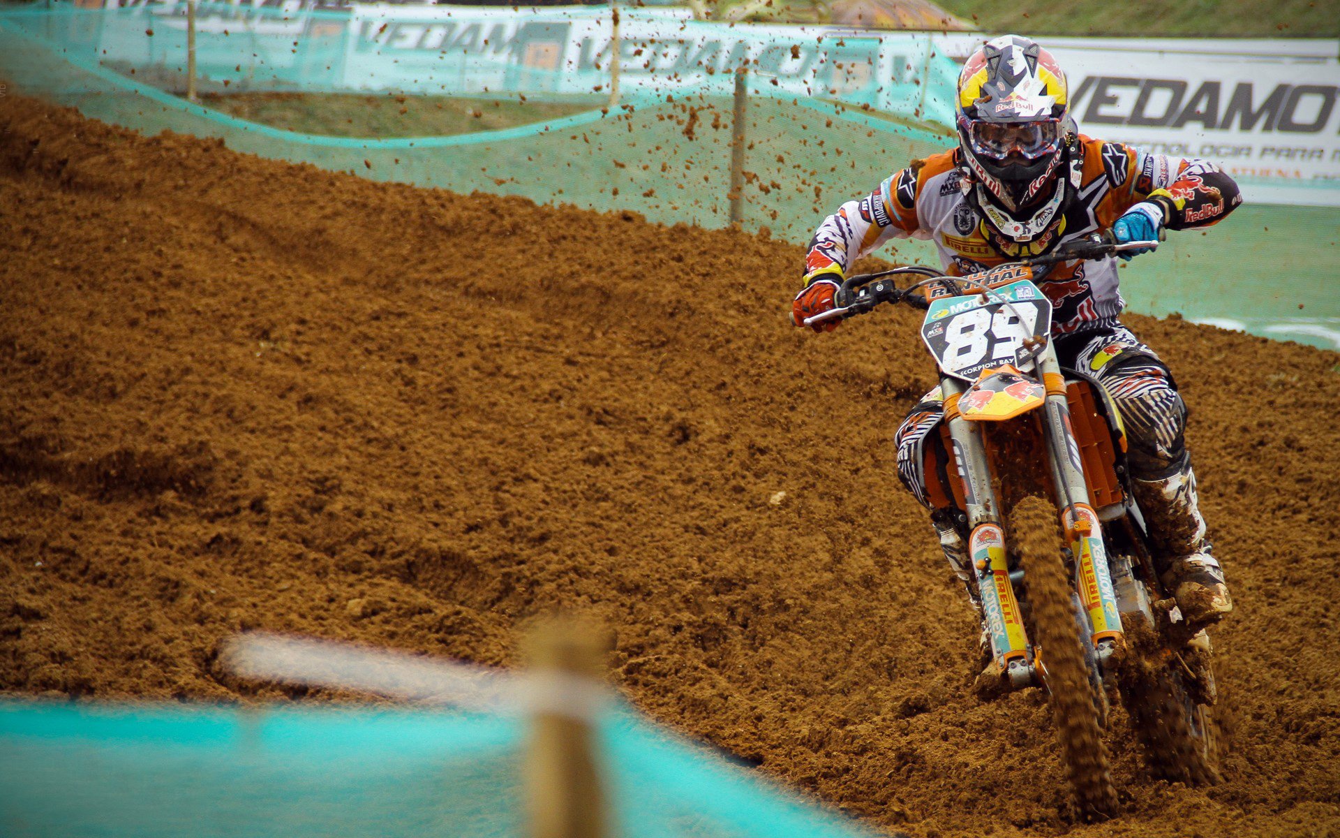 湖人队攻防两端配合默契,冲击季后赛,湖人对队员